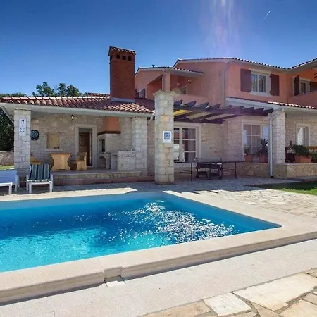 Lavanda With Private Pool, Beach 3km Vila