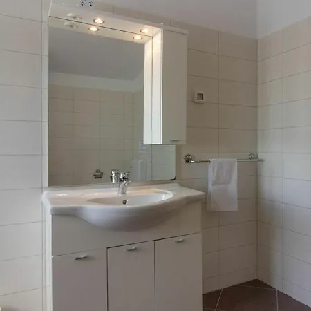 Lavanda With Private Pool, Beach 3km Mednjan