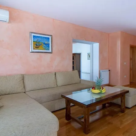 Lavanda With Private Pool, Beach 3km Vila *