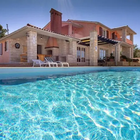 Lavanda With Private Pool, Beach 3km Vila