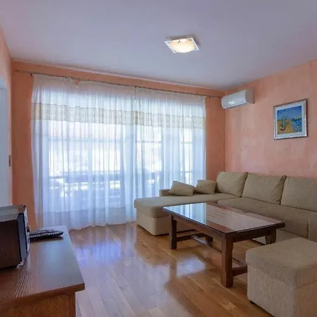 Lavanda With Private Pool, Beach 3km Vila