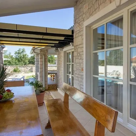 Lavanda With Private Pool, Beach 3km
