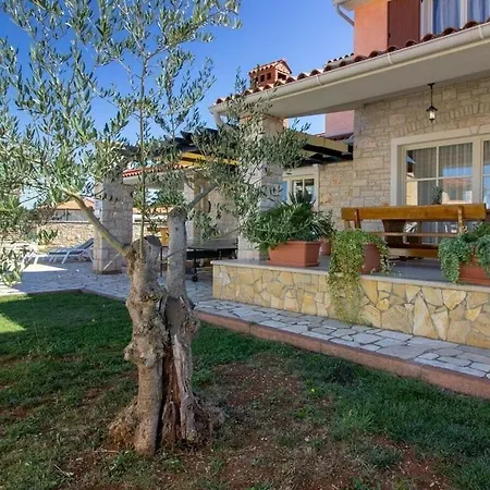 Lavanda With Private Pool, Beach 3km Mednjan